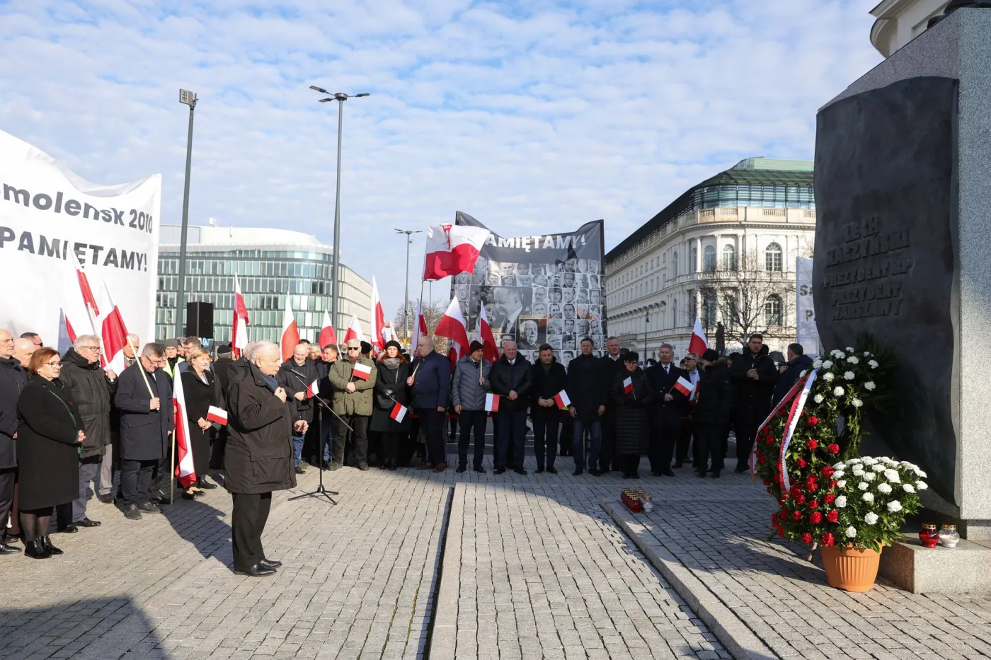 Awantura na miesięcznicy smoleńskiej. "Policja chroniła nas przed Kaczyńskim"