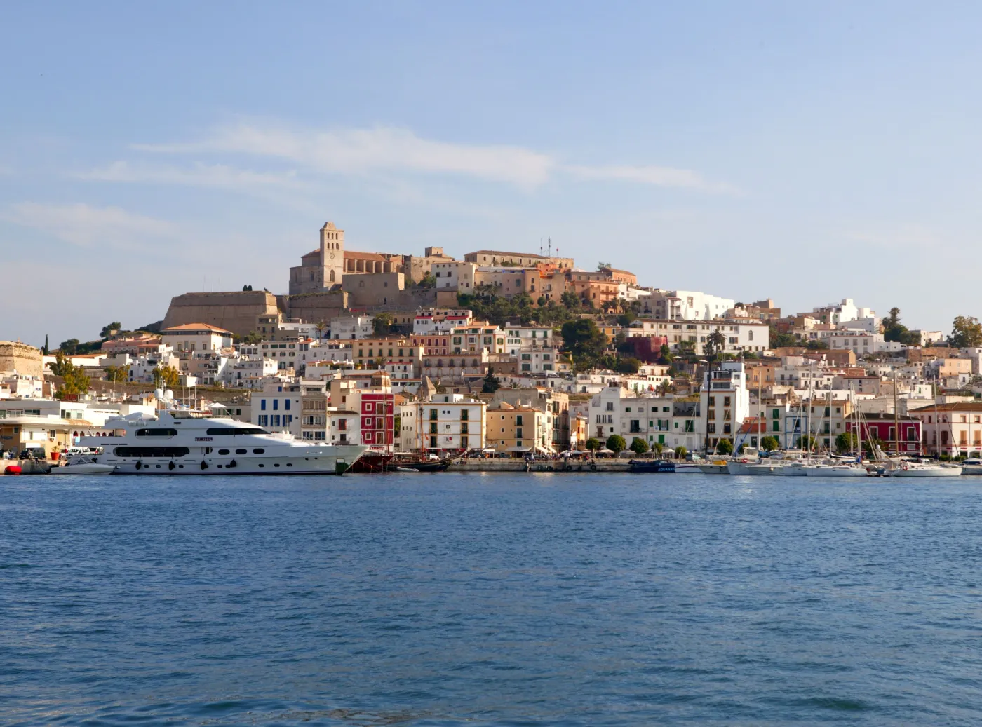 Przez turystów mieszkańcy nocują w autach. Grzywny niewiele dały