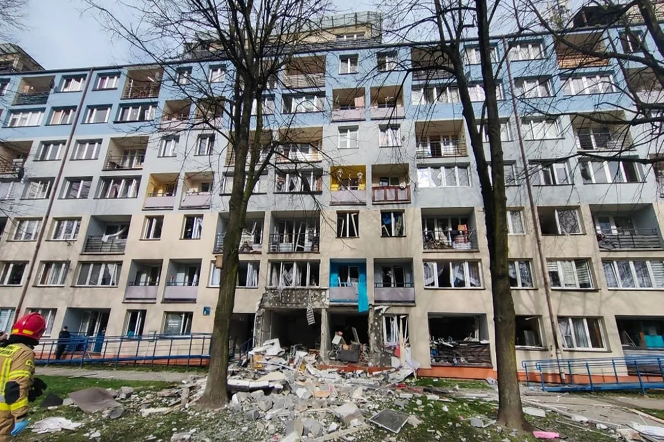 Tychy. Silny wybuch gazu w bloku. Jedna osoba w stanie krytycznym
