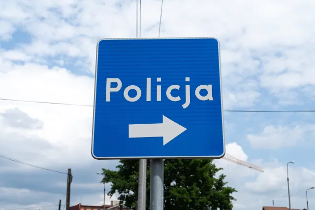 Przyszedł na komisariat z pytaniem, dlaczego policja pukała do jego drzwi. Pożałował