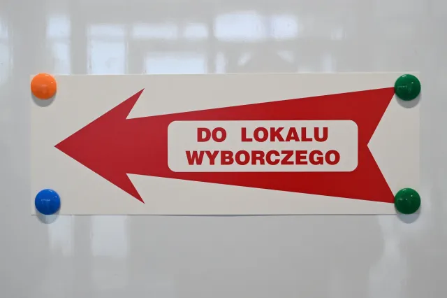 Agresywny członek komisji pod wpływem alkoholu. Policjanci go zatrzymali