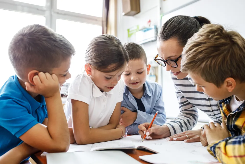 Polska staje się liderem depopulacji. "Tego nie da się zastąpić migracjami"