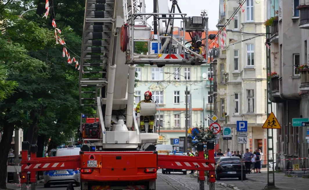 Ewakuacja budynku w Poznaniu. Obok kamienicy, w której doszło do eksplozji