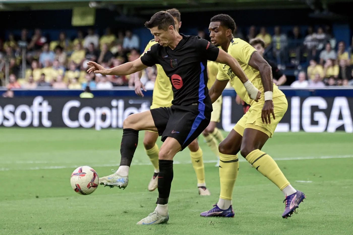 Zobacz, jak Robert Lewandowski strzelił dwa gole i zmarnował rzut karny