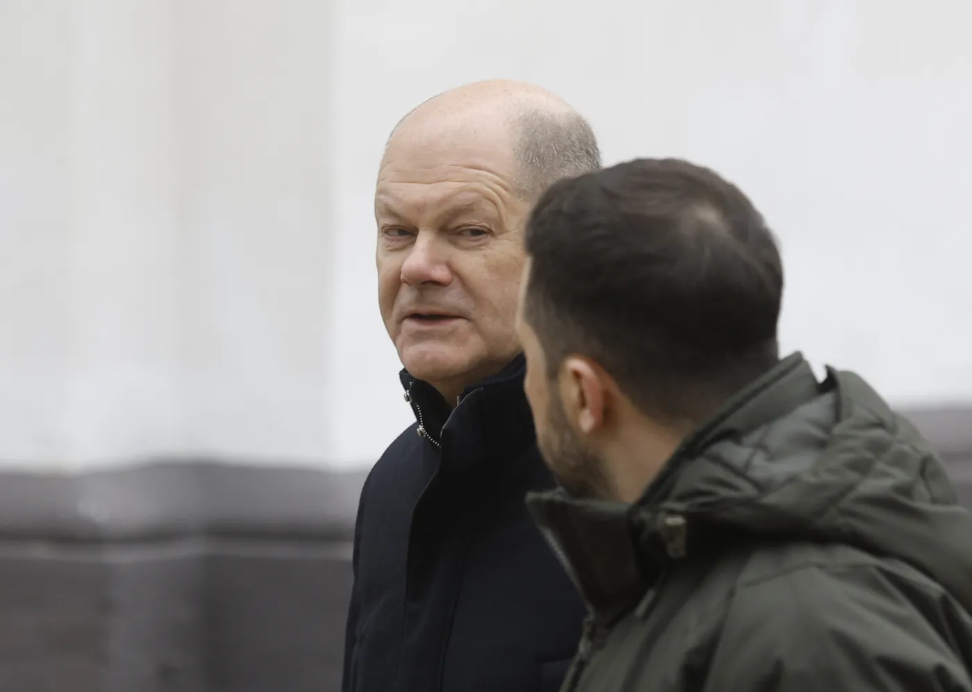 Olaf Scholz i Wołodymyr Zełenski