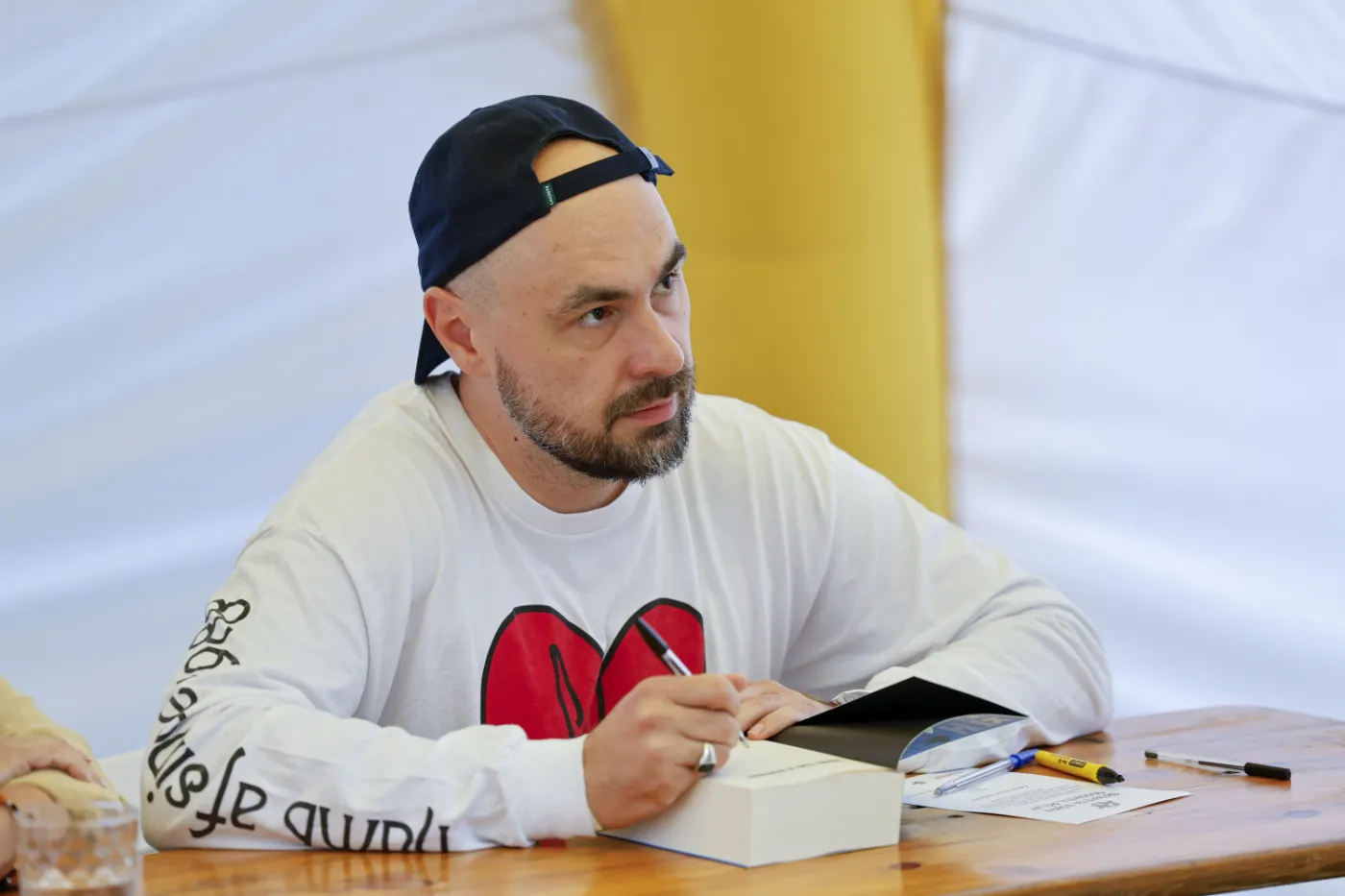 Autorka "Chłopek" walczy z wydawnictwem o pieniądze. Głos zabrał Jakub Żulczyk