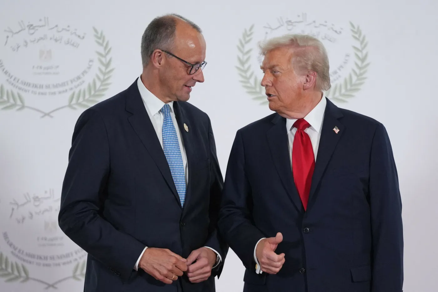 Tak chcą skłócić Trumpa z Merzem. Tygodnik dotarł do źródeł