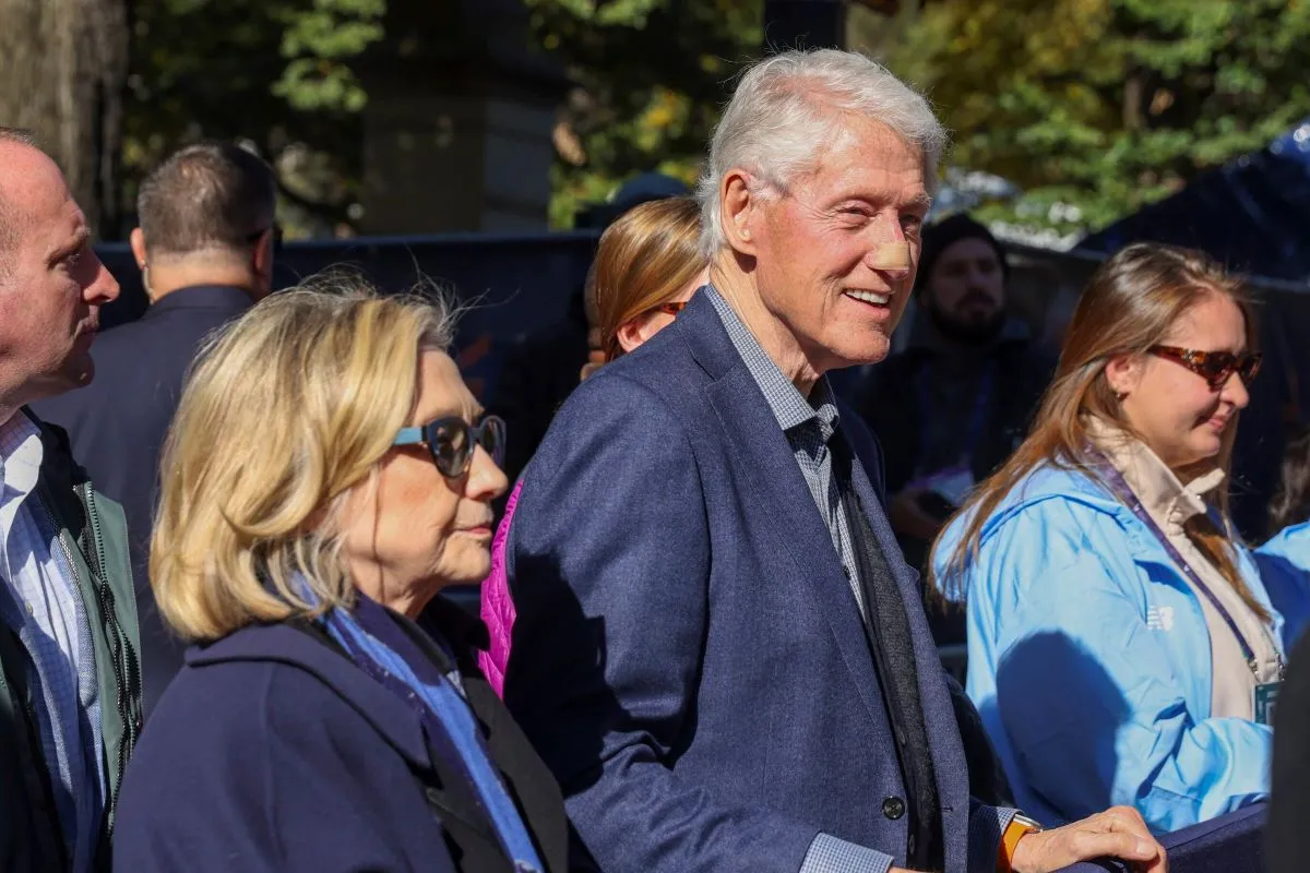 Komisja uderza w Clintonów. Grozi im więzienie