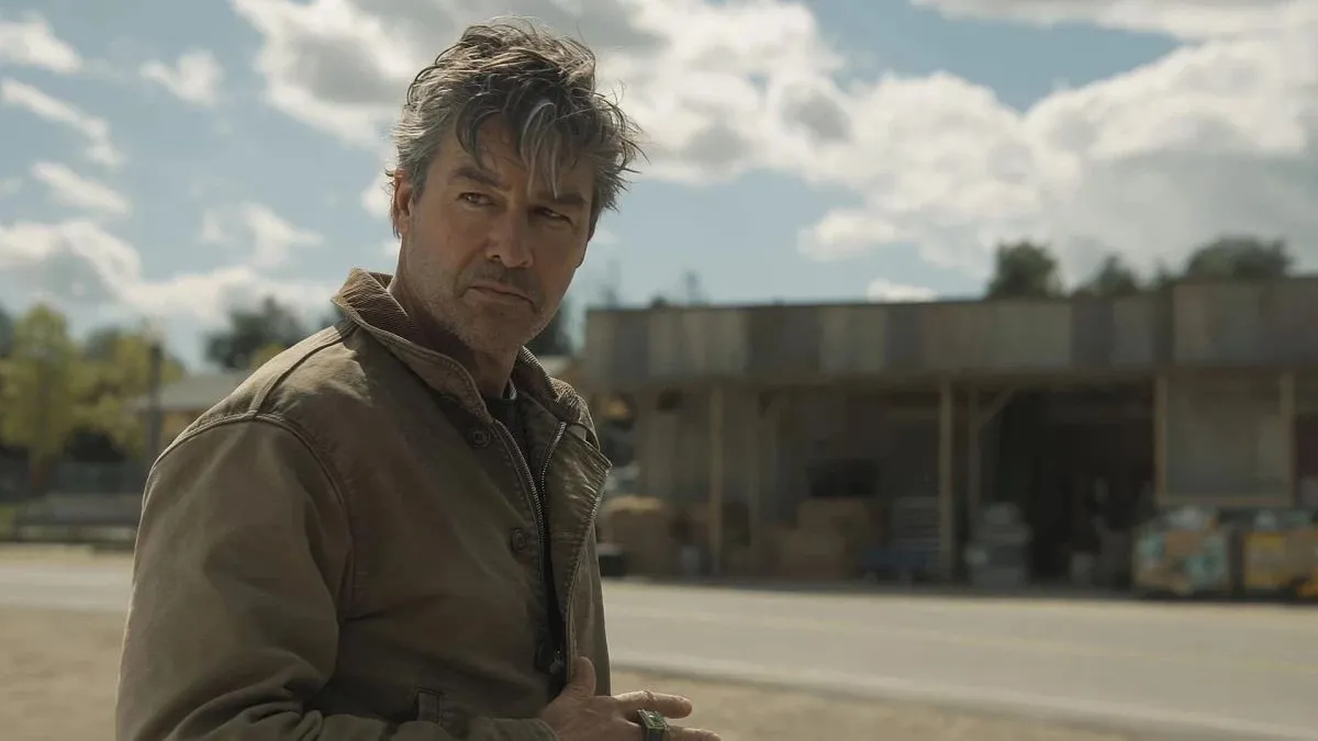 Kyle Chandler w serialu "Latarnie"