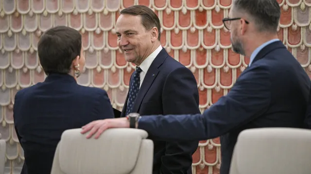Sikorski reaguje na decyzję władz Lwowa ws. UPA. "Osoba niepożądana w Polsce"