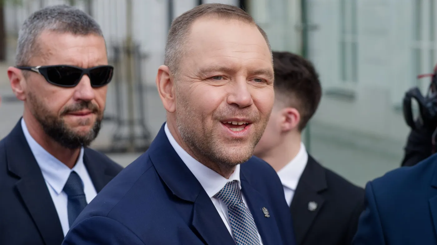 Tak wyglądało wejście prezydenta Nawrockiego do Trybunału Konstytucyjnego. Korwin-Piotrowska nie dała rady go zatrzymać