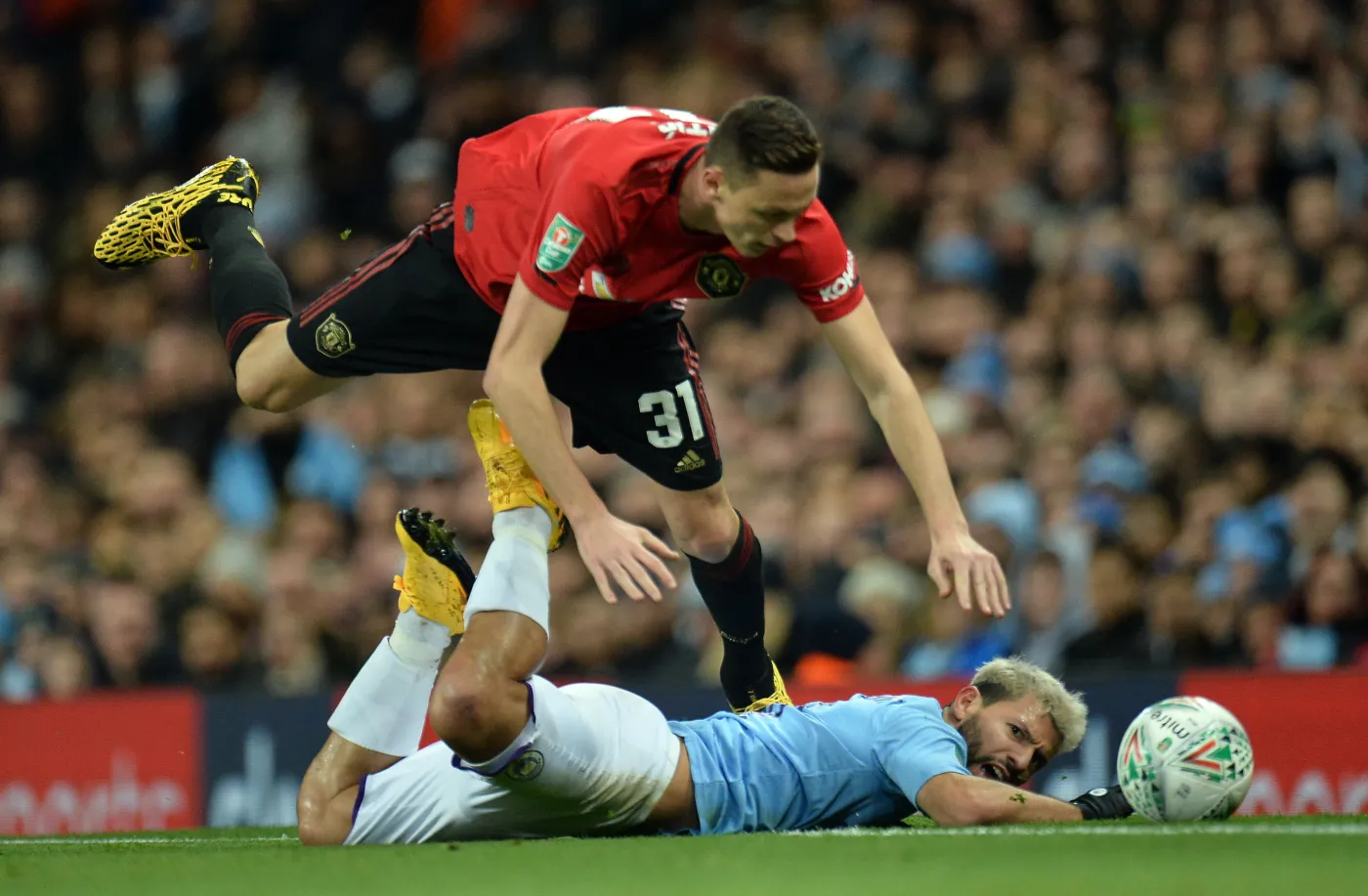 Puchar Ligi w Anglii: Udany rewanż Manchesteru United, ale w finale zagra City [WIDEO]