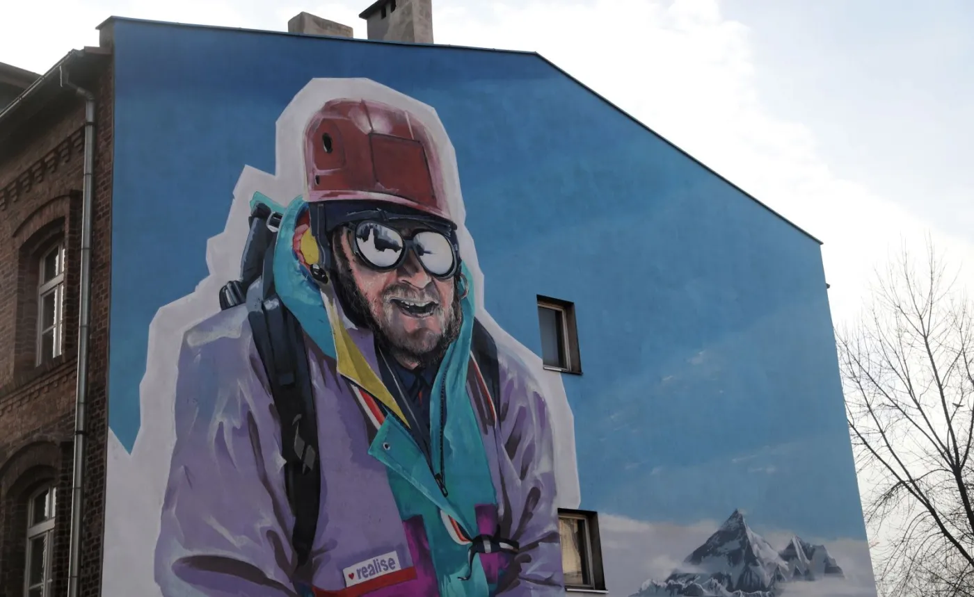 Mural upamiętniający alpinistę Jerzego Kukuczkę w Katowicach