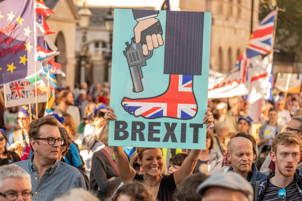 Poparcie dla umowy ws. brexitu wstrzymane. Johnson nie poprosi Brukseli o nowy termin wyjścia