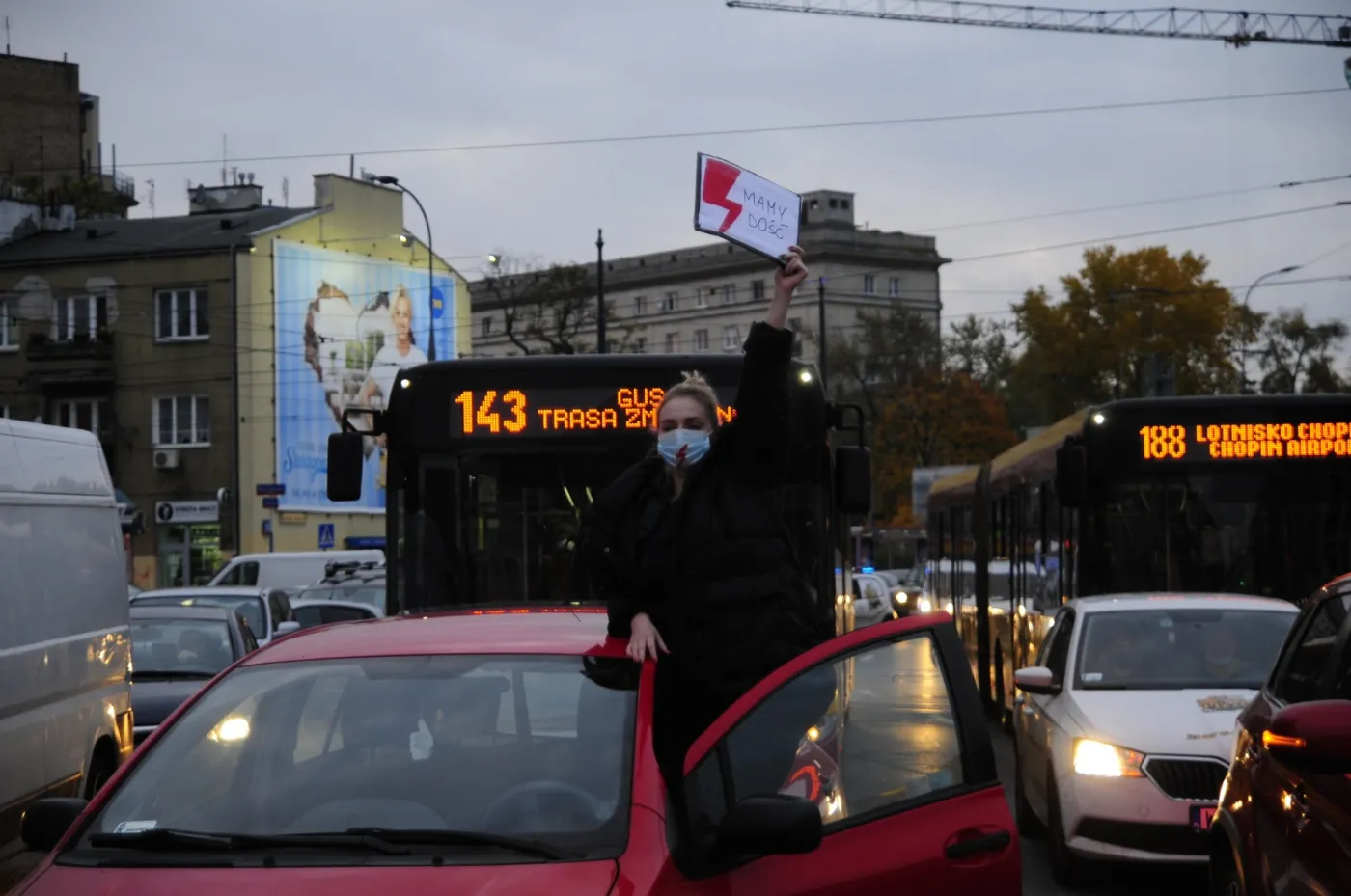 Warszawa stoi. Około 100 tramwajów i 50 autobusów utknęło na trasach w związku z protestami w stolicy