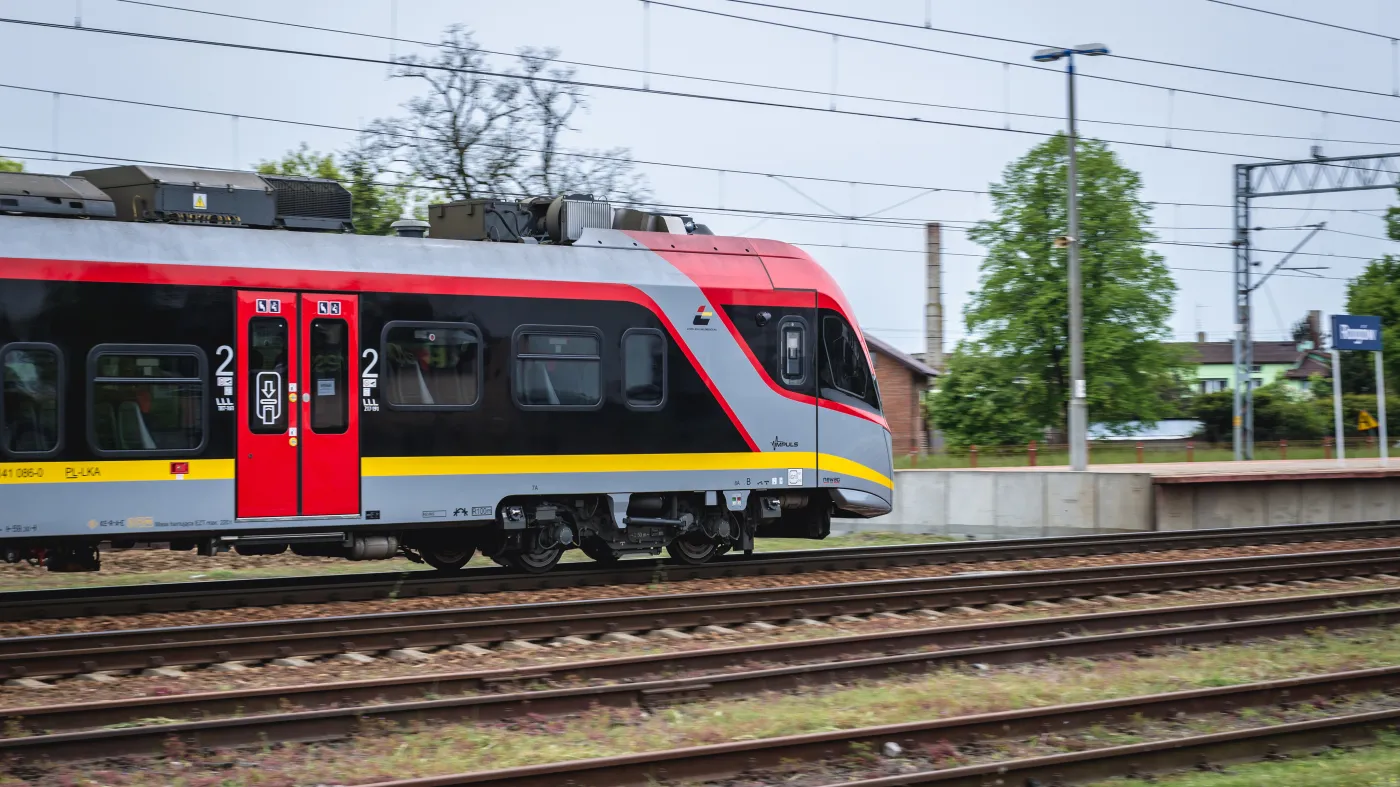 Tysiące mieszkańców z łódzkiego spóźniło się lub nie dojechało do pracy. Awaria sparaliżowała koleje
