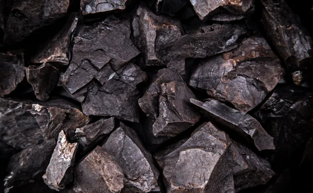 „Le Figaro”: Świat w czasie kryzysu energetycznego przerzuca się na węgiel