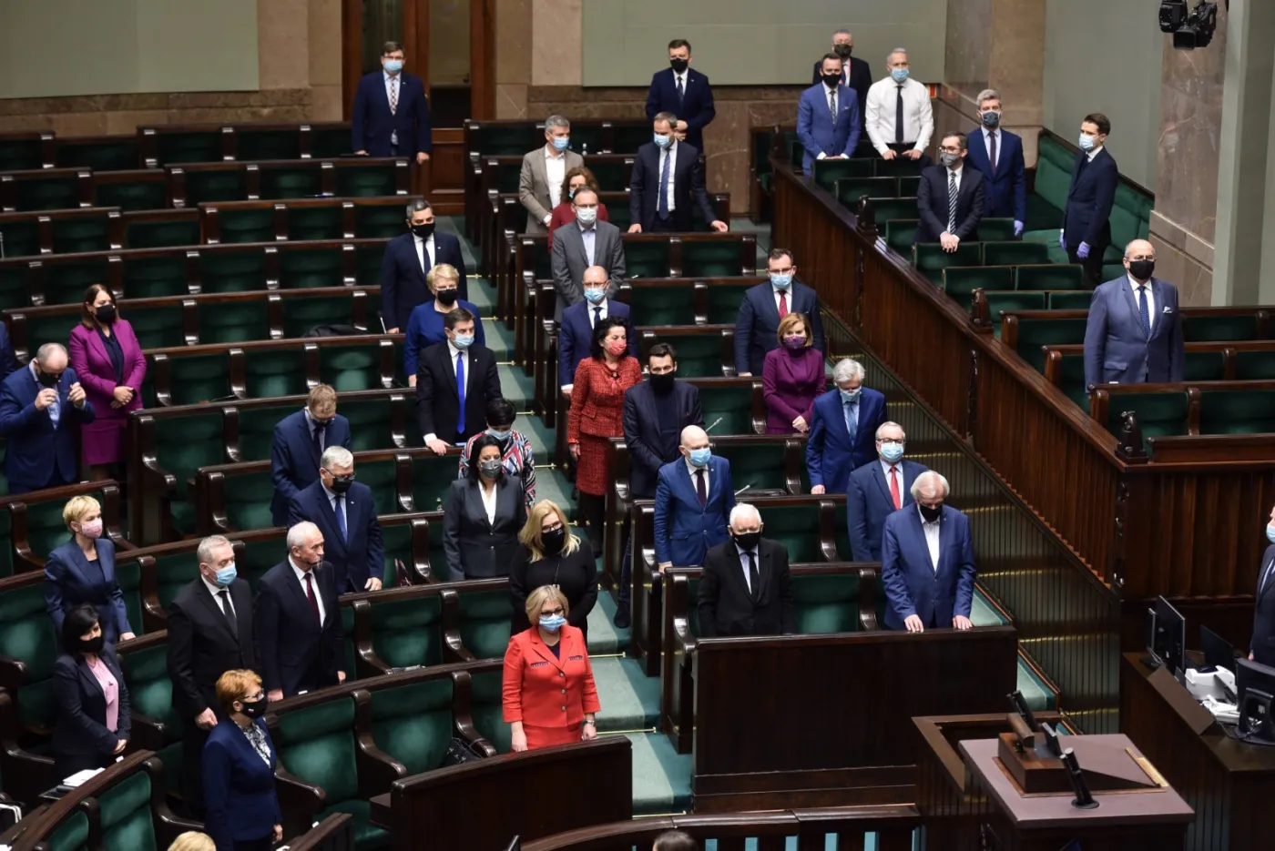 Polityczny paradoks. Poparcie dla rządowej koalicji spada, opozycje nic na tym nie zyskuje