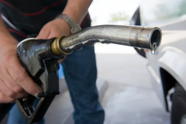 Obecne tempo podwyżek na stacjach jest najwyższe od lat. Diesel i benzyna kosztują ponad 5 zł