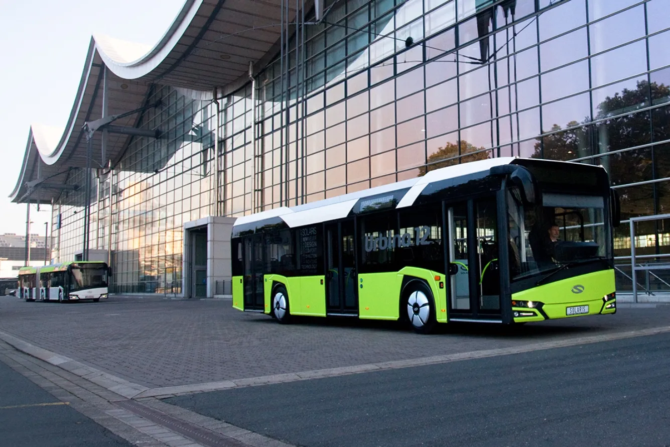 Miasta coraz szybciej powiększają swoje floty autobusów na prąd