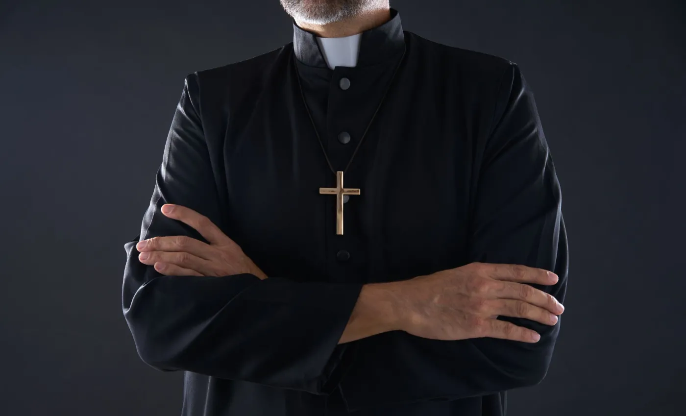 Sposób na pedofilię w kościele: Zagrozić, wyciszyć, przenieść