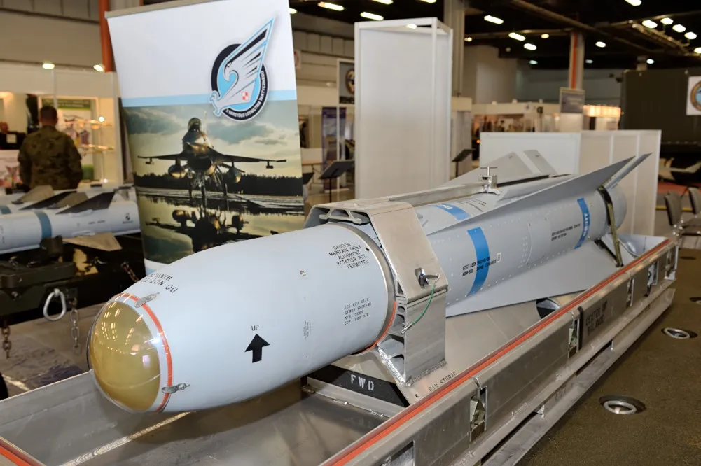 1898358-agm-65g2-maverick-kierowany-pocisk.jpg
