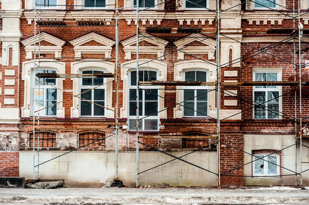 Masowa renowacja budynków będzie kosztowała dużo więcej niż CPK?