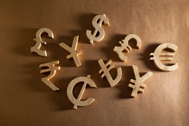 DZIEŃ NA FX/FI: Złoty może się osłabiać; rentowności SPW powinny spadać