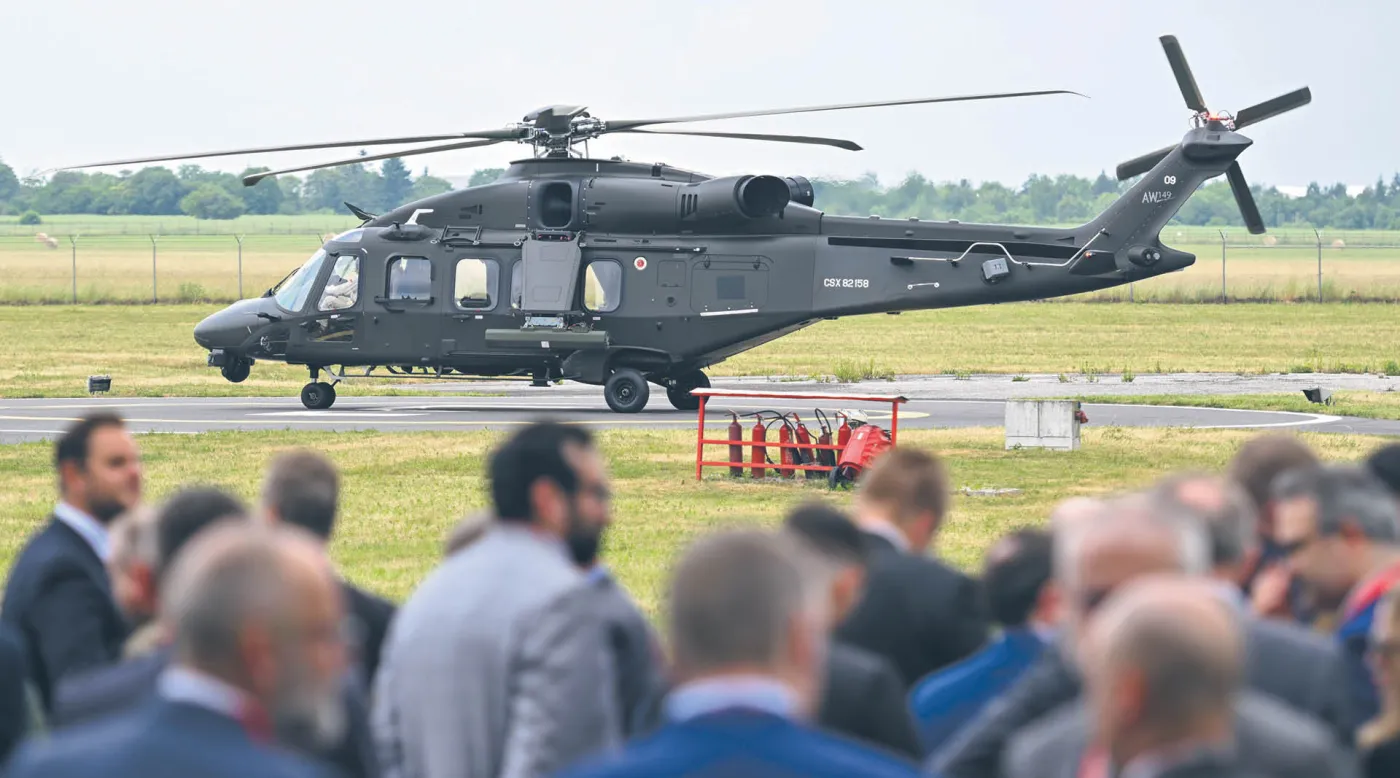 Leonardo i Świdnik czy Boeing? Kto dostarczy polskiemu wojsku śmigłowców transportowych?
