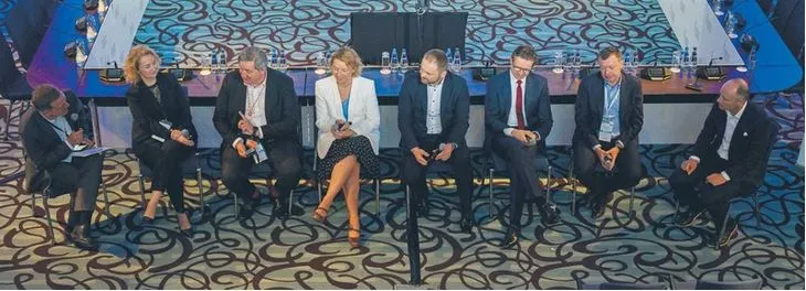 GenAI w finansach i ubezpieczeniu – skok coraz bliżej