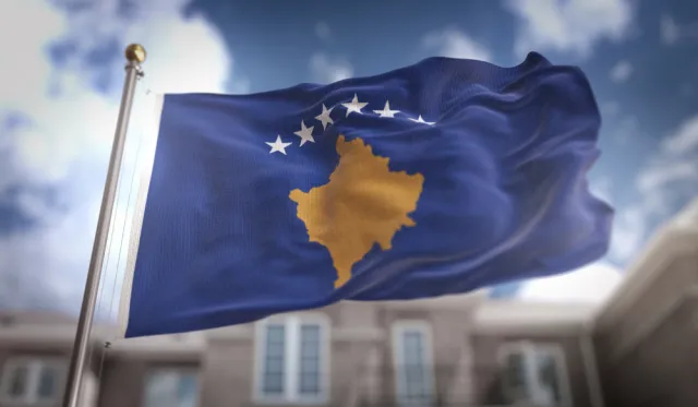 Problem Kosowa pozostaje żywy od lat. W kolejnej odsłonie sporu niezbyt chlubną rolę odgrywają USA i UE