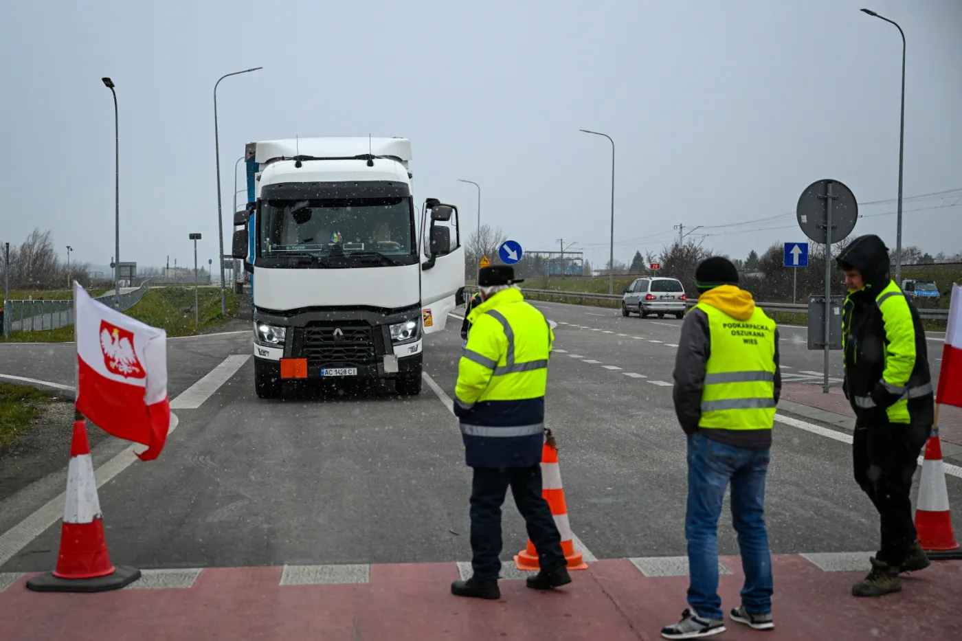 Rolnicy zablokowali przejście graniczne z Ukrainą. Na miejsce przyjechał minister rolnictwa
