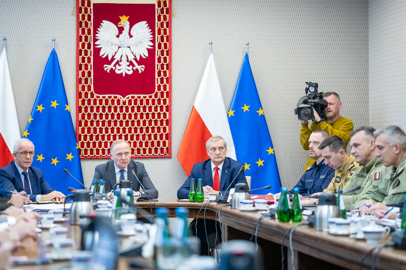 Spotkanie Zespołu ds. poprawy warunków pełnienia służby przez funkcjonariuszy służb podległych MSWiA z udziałem wiceministrów Czesława Mroczka, Wiesława Szczepańskiego i Wiesława Leśniakiewicza.
