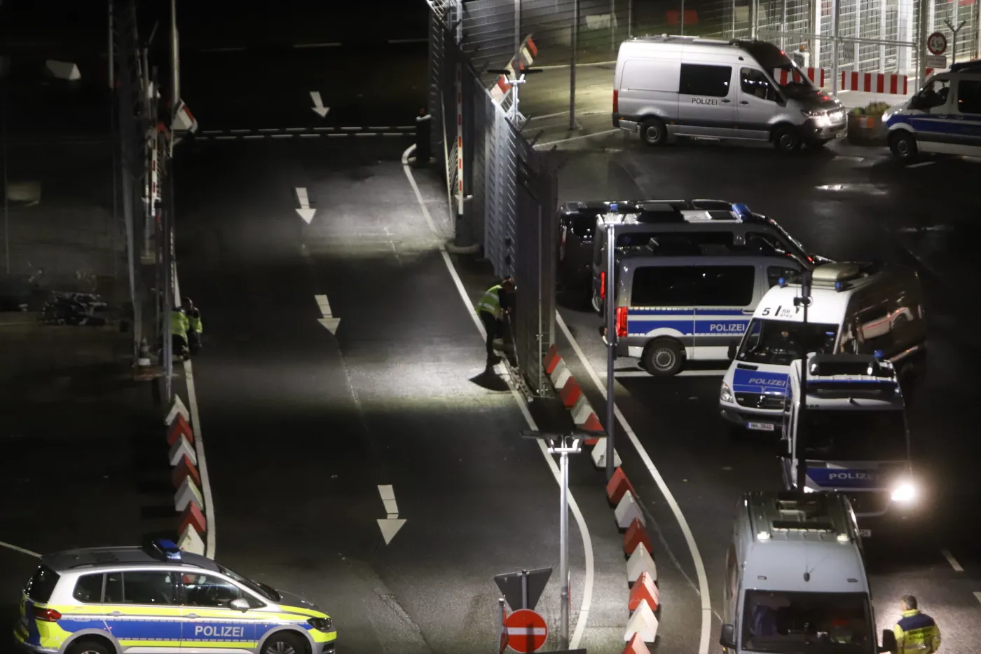 Akcja policji na lotnisku w Hamburgu. Negocjacje z uzbrojonym mężczyzną