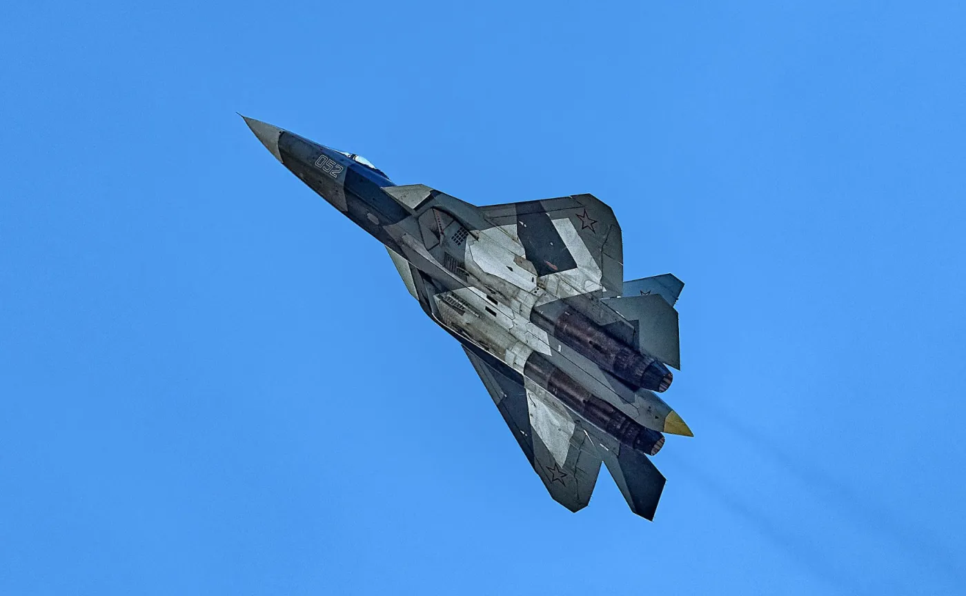 Su-57 odpalił drona, który dopadł HIMARS-a! Rosja testuje potężną broń.