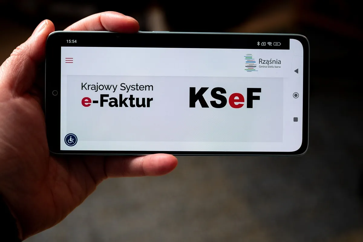 Problemy z działaniem systemu KSeF. Minister finansów: To był skutek m.in. cyberataku