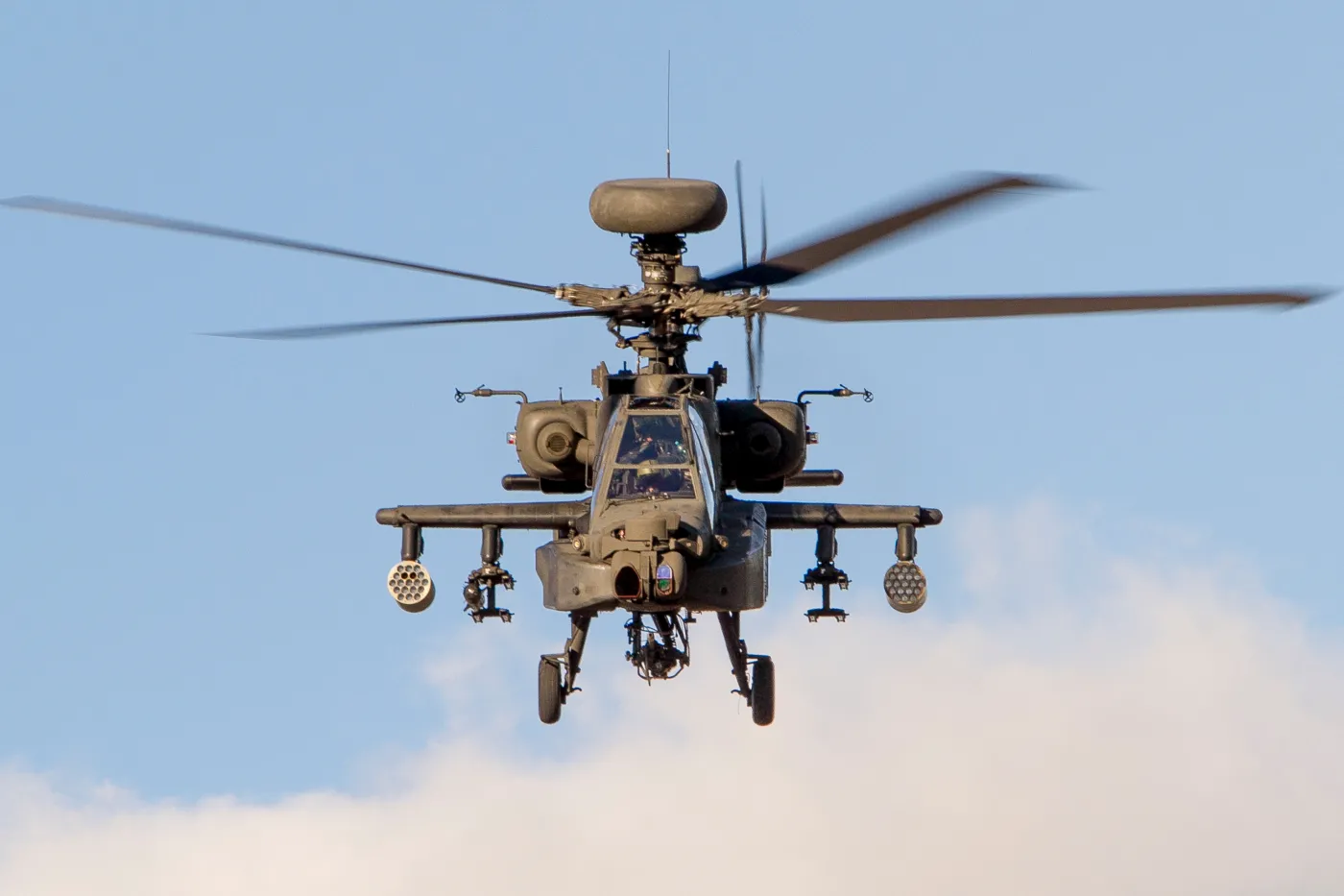 Apache będą taniej strącały drony. W USA przetestowano nową amunicję
