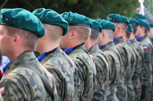 Podwyżki stawek uposażenia zasadniczego żołnierzy niebędących żołnierzami zawodowymi. Pojawił się projekt rozporządzenia zakładający podwyżki