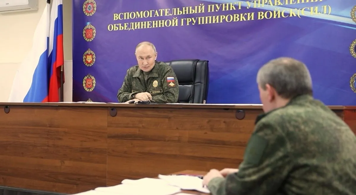 Putin rozmawia z gen. Walerijem Gierasimowem