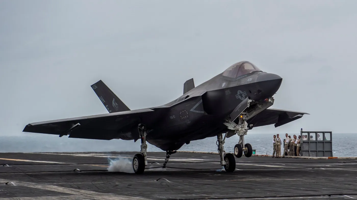 F-35 startuje z pokładu lotniskowca
