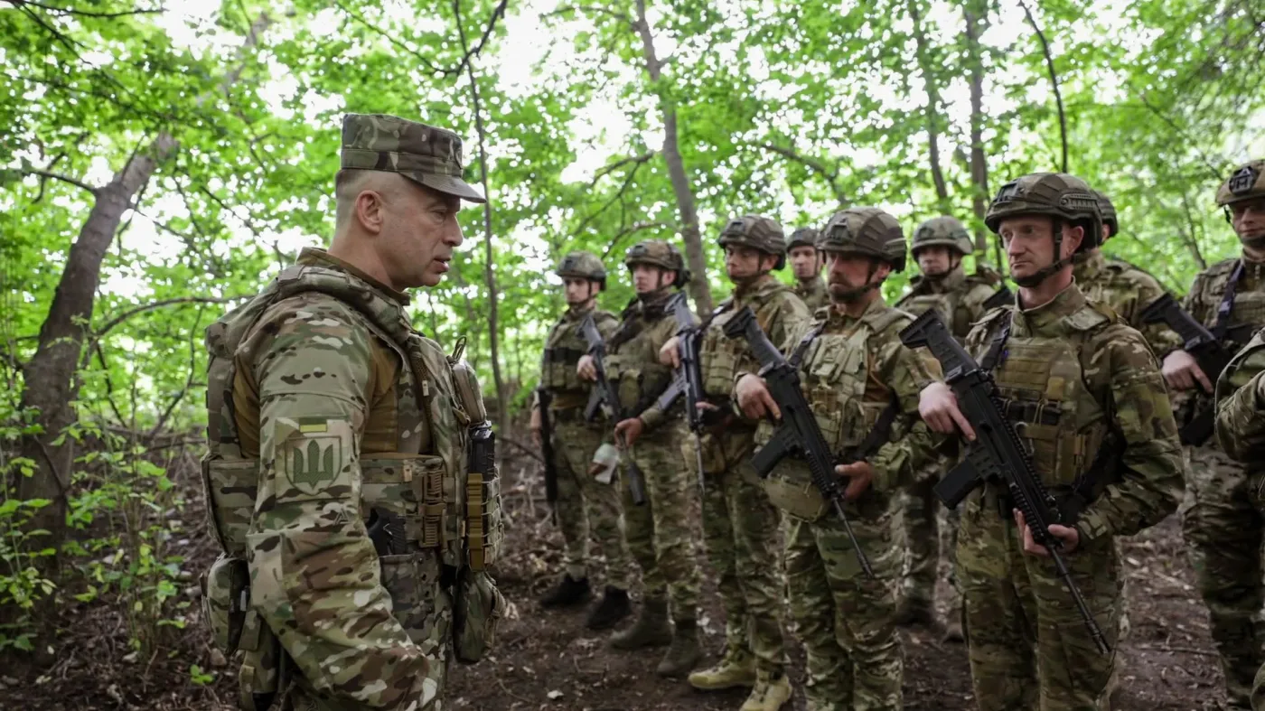 Gen. Ołeksandr Syrski wizytuje pułk "Skała"