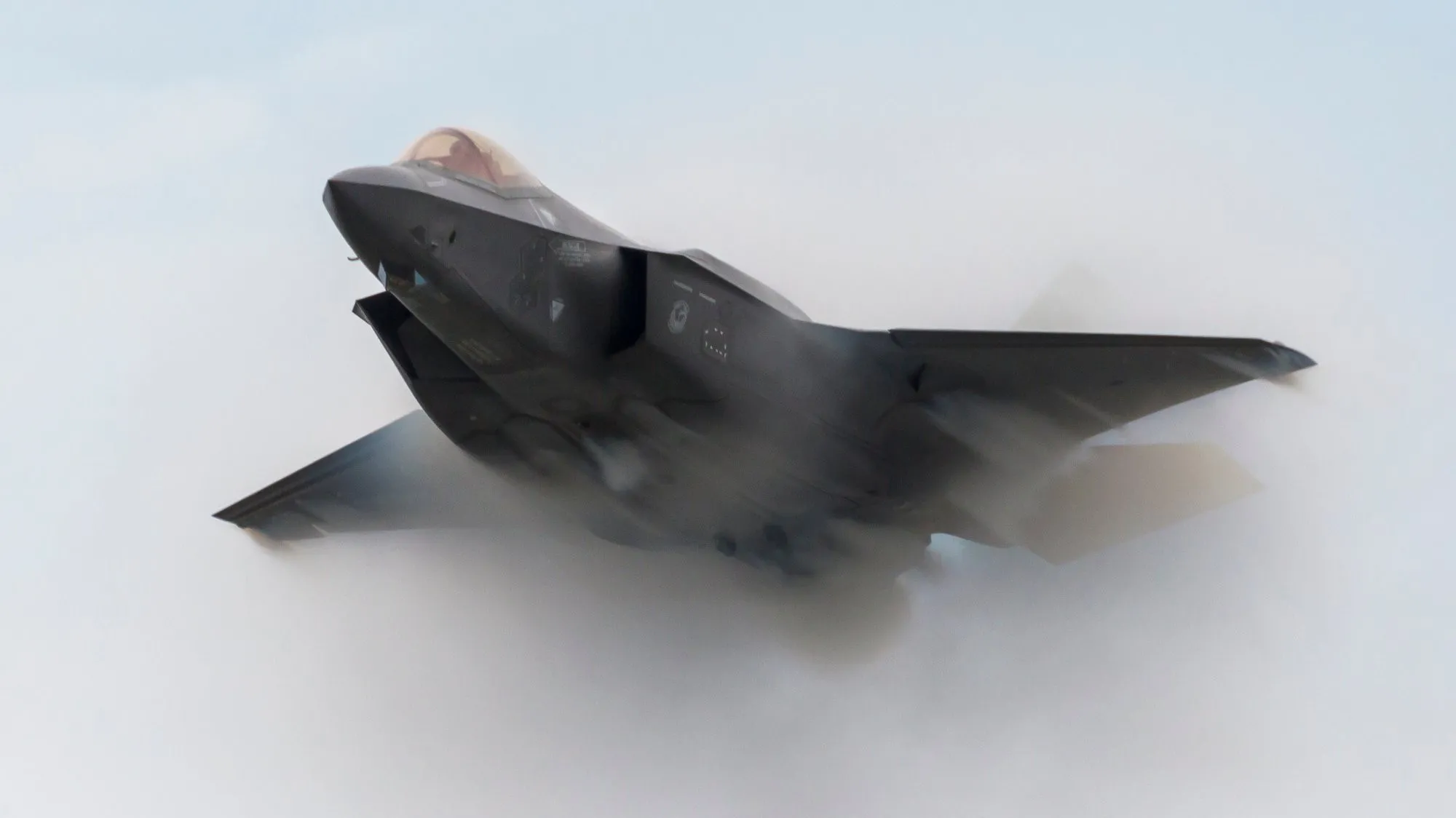 Głośno rozważa zakup Gripenów, po cichu kupuje kolejne F-35. Wyjaśnił grę Kanady