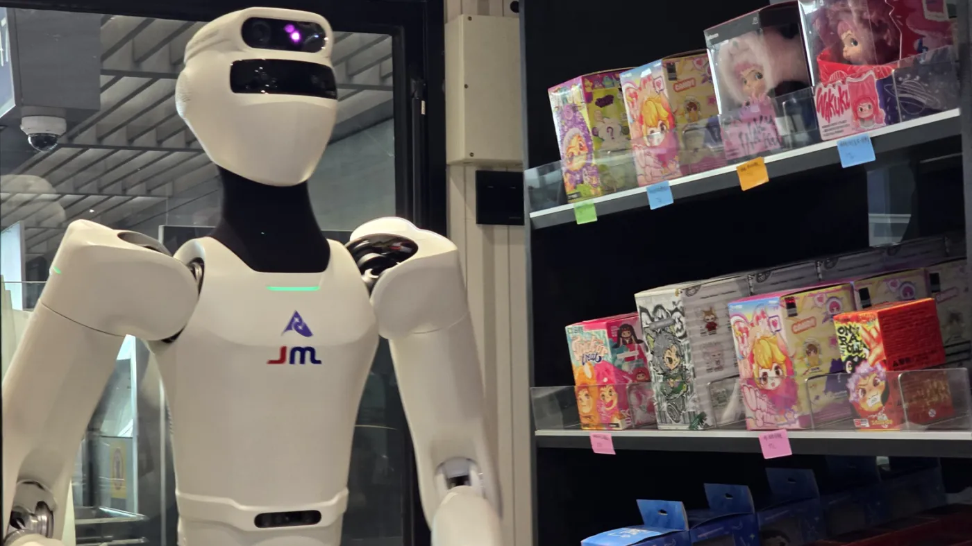 Według ekspertów, roboty humanoidalna wkrótce pojawią się w większej liczbie w naszym życiu. Rewolucja zacznie się od sklepów, gdzie widzimy je jako prostą pomoc. Jednak czy technologie są na to gotowe?