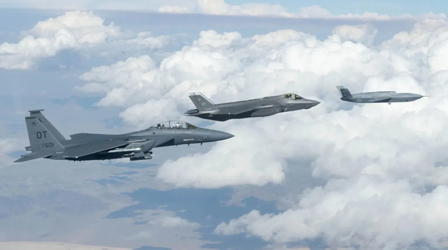Nowy lojalny skrzydłowy u boku F-35 i F-15E. Tak ma wyglądać przyszłość USAF
