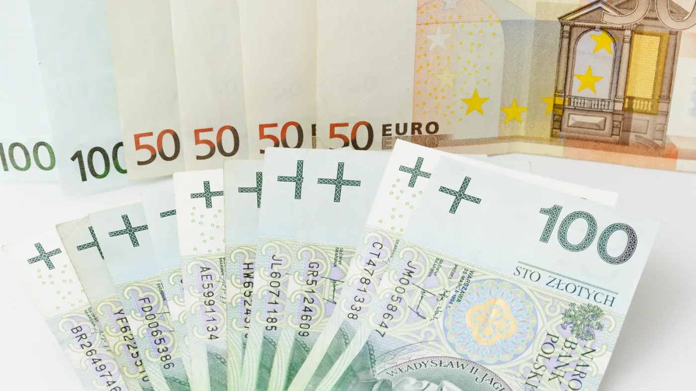 Euro najdroższe od 2,5 roku, kurs EUR/PLN wzrósł do najwyższego od marca 2024 r. poziomu 4,40. i to jest szansa dla eksportu. Jest jedno ale, do końca roku będzie słabnąć. Prognozuje Roman Ziruk główny strateg rynku walutowego Ebury.