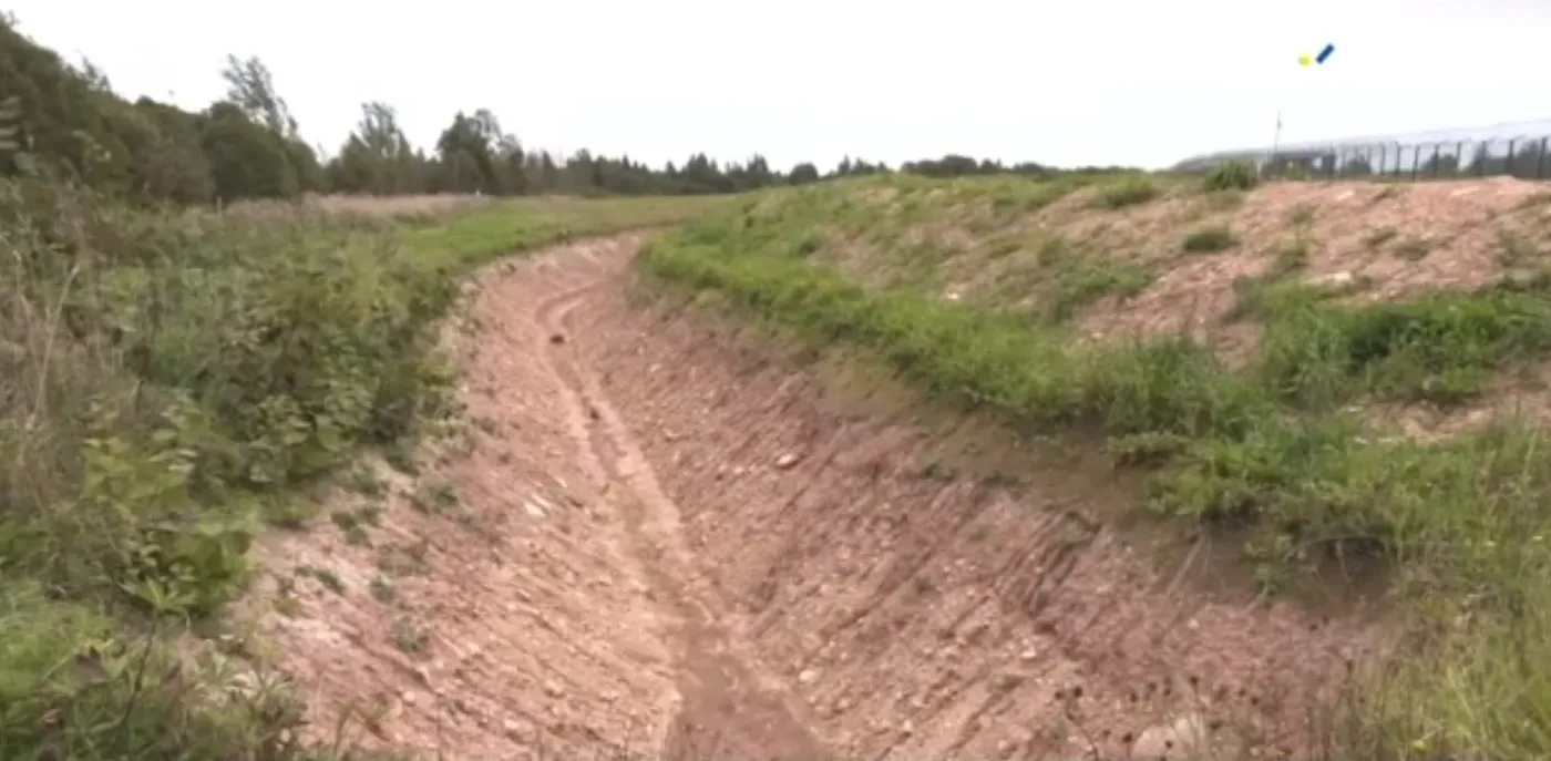 Czterdziestokilometrowy rów i tysiące min. Ten mały kraj szykuje dla Rosji groźną niespodziankę!
