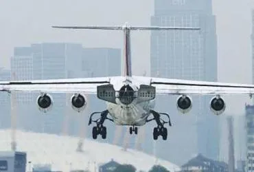 IATA: Obniżki cen biletów zwiększą straty linii