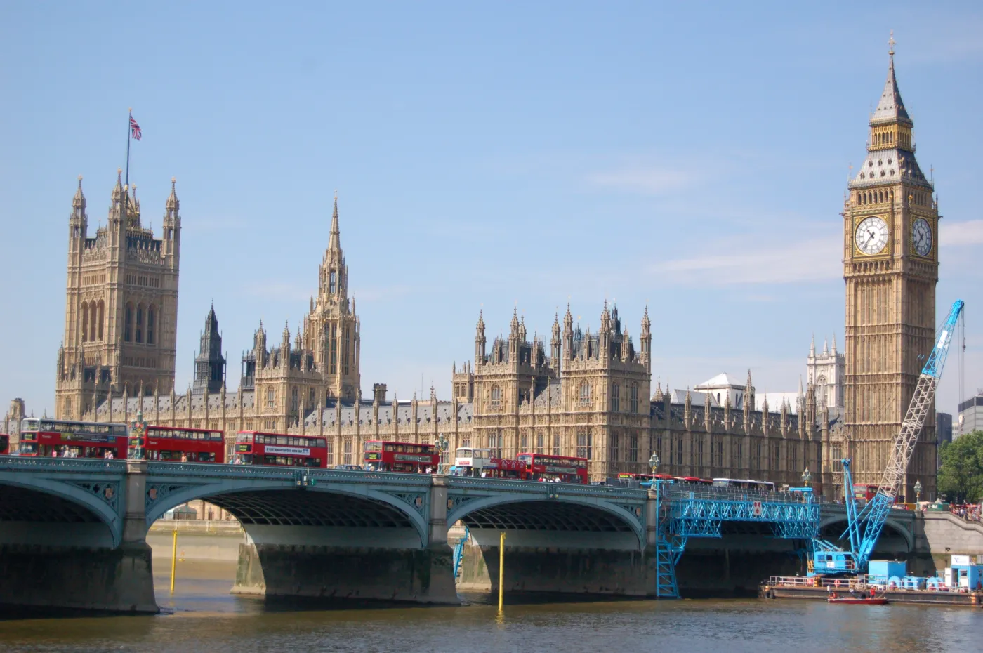 Brytyjskie PKB spada po raz trzeci