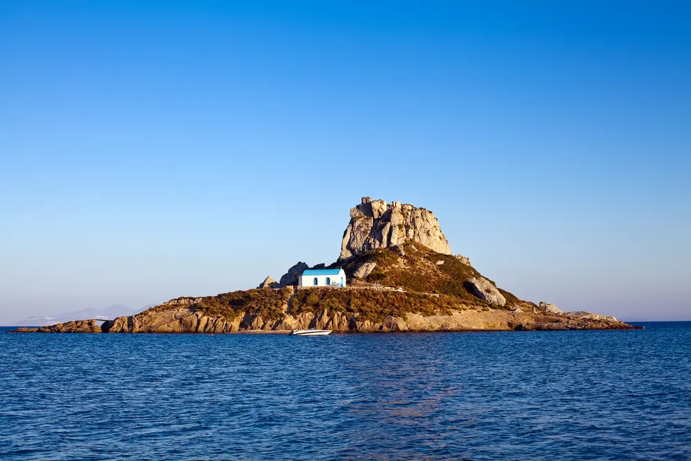 1425767-klasztor-na-wysepce-kastri-w-poblizu.jpg