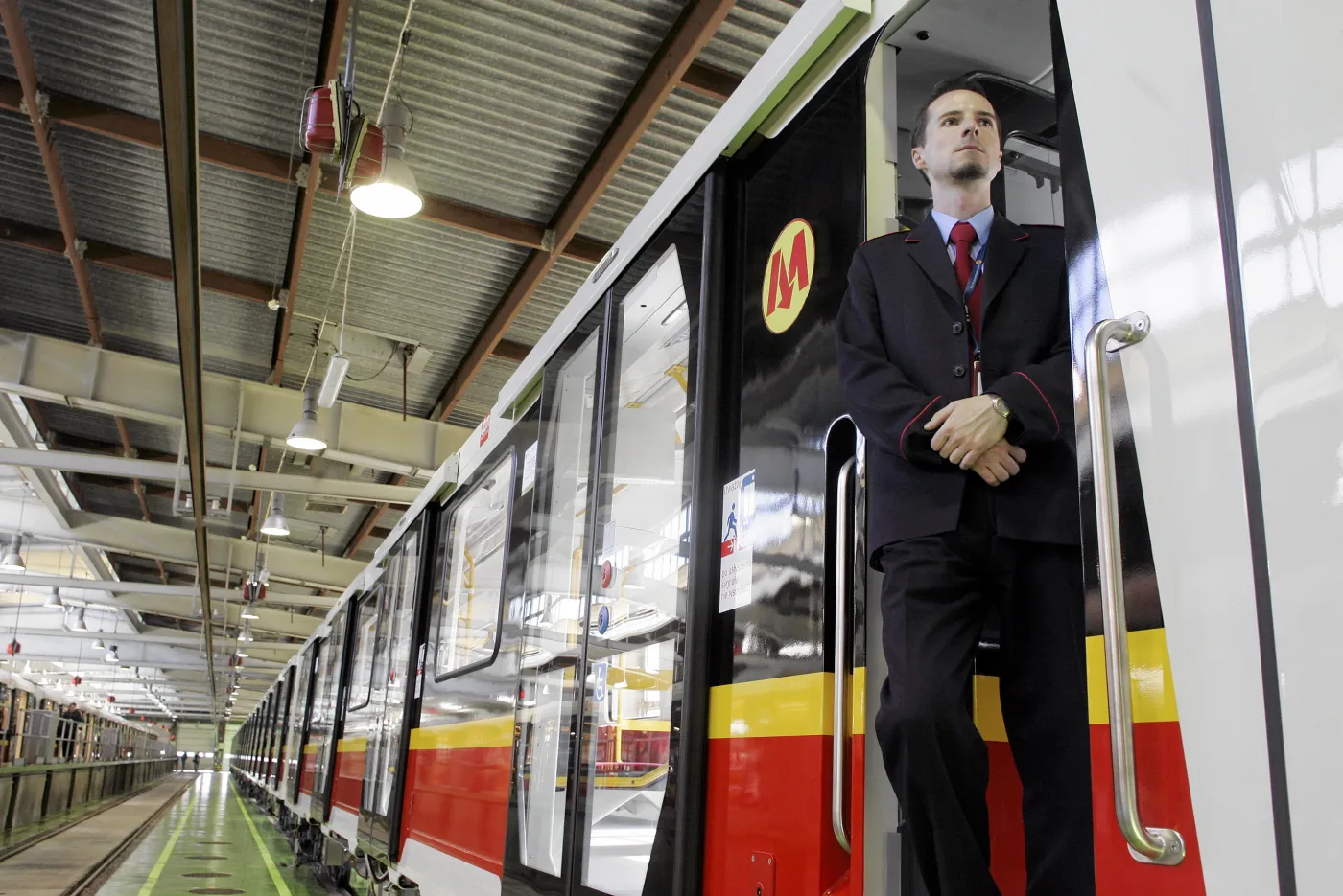1509885-06-10-2013-warszawa-metro-warszawskie.jpg